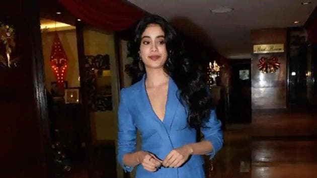 Janhvi Kapoor Begins Shoot As Gunjan Saxena Indias First Woman Combat