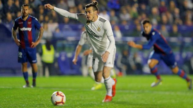 Gareth Bale slots a penalty against Levante on Sunday.(REUTERS)