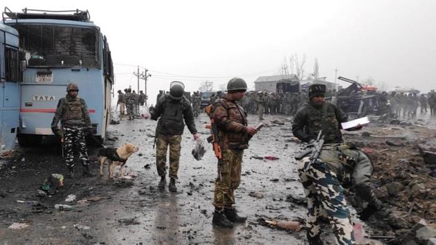 Soldiers examine the debris after an explosion in Lethpora in Kashmir's Pulwama district on February 14.(REUTERS)