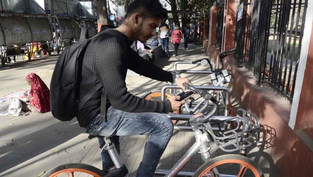The Pune municipal corporation under its public bicycle sharing plan for the city has introduced as many as 6,000 new bicycles for Puneites by tying up with ridership firms. (HT Photo) The Pune municipal corporation under its public bicycle sharing plan for the city has introduced as many as 6,000 new bicycles for Puneites by tying up with ridership firms. (HT Photo)