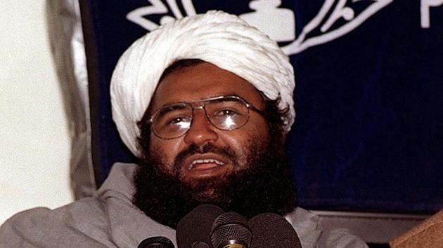 Masood Azhar (L), chief of the Jaish-e-Mohammad (JeM), addressing a press conference in Karachi.(AFP: File photo)