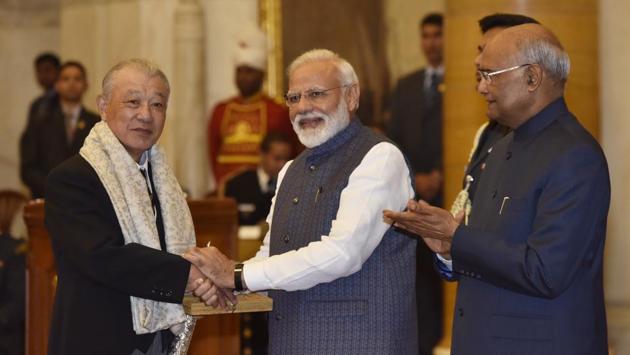President Ram Nath Kovind presented the Gandhi Peace Prize for the years 2015, 2016, 2017 and 2018 in the presence of the Prime Minister Narendra Modi at Rashtrapati Bhawan. The award was presented to the Vivekananda Kendra, Kanyakumari for 2015, jointly to the Akshaya Patra Foundation and the Sulabh International for 2016, to the Ekal Abhiyan Trust for 2017, and to Yohei Sasakawa for 2018. (Sanjeev Verma / HT Photo) President Ram Nath Kovind presented the Gandhi Peace Prize for the years 2015, 2016, 2017 and 2018 in the presence of the Prime Minister Narendra Modi at Rashtrapati Bhawan. The award was presented to the Vivekananda Kendra, Kanyakumari for 2015, jointly to the Akshaya Patra Foundation and the Sulabh International for 2016, to the Ekal Abhiyan Trust for 2017, and to Yohei Sasakawa for 2018. (Sanjeev Verma / HT Photo)