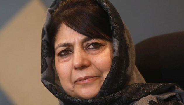 Former Chief Minister of Jammu and Kashmir Mehbooba Mufti has warned that Kashmiris will be the biggest casualties if Indo-Pak tension spirals out of control. (HT PHOTO) Former Chief Minister of Jammu and Kashmir Mehbooba Mufti has warned that Kashmiris will be the biggest casualties if Indo-Pak tension spirals out of control. (HT PHOTO)