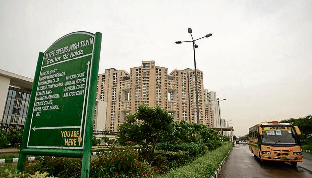 Jaypee is yet to deliver around 20,000 flats in Wish Town (above) and Jaypee Aman projects.(Virendra Singh Gosain/HT Photo)