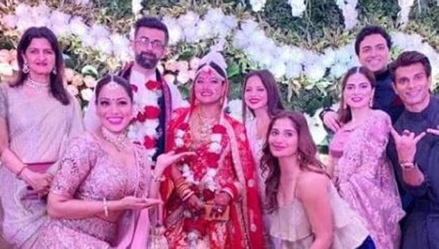 Fitness trainer Deanne Panday shared this picture from the wedding of Bipasha Basu’s kid sister Vijayeta.(Instagram)