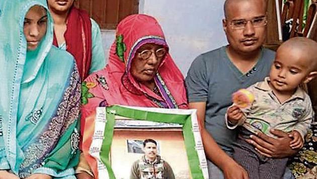 The family of slain CRPF jawan Awadhesh Yadav at their house in Bahadurpur village, Chandauli(HT) The family of slain CRPF jawan Awadhesh Yadav at their house in Bahadurpur village, Chandauli(HT)