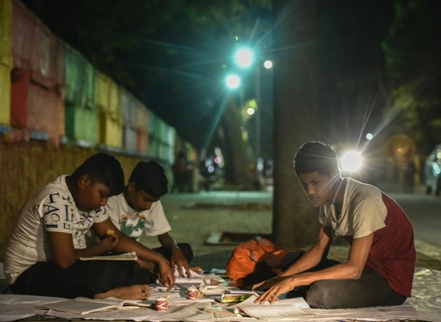 Students preparing for SSC board exam at Worli, on Wednesday.(Kunal Patil/HT Photo)