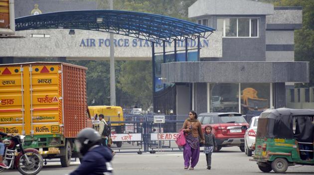 Ghaziabad police said it is working in close coordination with the air force brass to secure the outside cordon which is spread over a vast geographical area near river Hindon. (Sakib Ali/HT Photo) Ghaziabad police said it is working in close coordination with the air force brass to secure the outside cordon which is spread over a vast geographical area near river Hindon. (Sakib Ali/HT Photo)