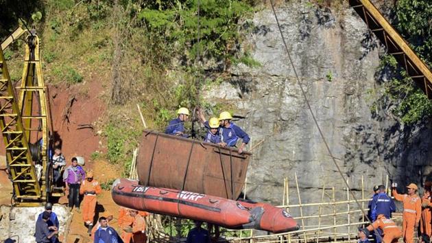 Rescue workers from NDRF and Indian Navy retrieved a second body on Wednesday from the main shaft of the flooded coal mine at Khloo Ryngksan in Meghalaya’s East Jaintia Hills district, officials said.(REUTERS)