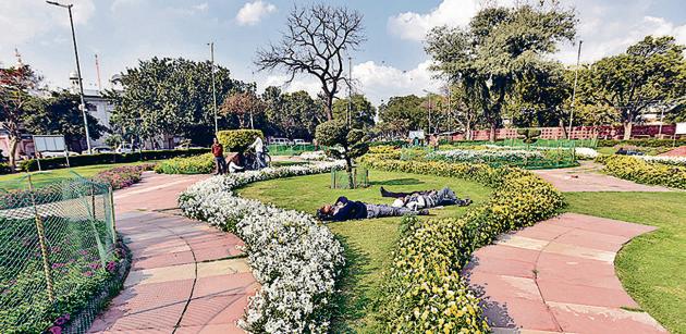 Delhiites throng CR Park for Dhunuchi Nach