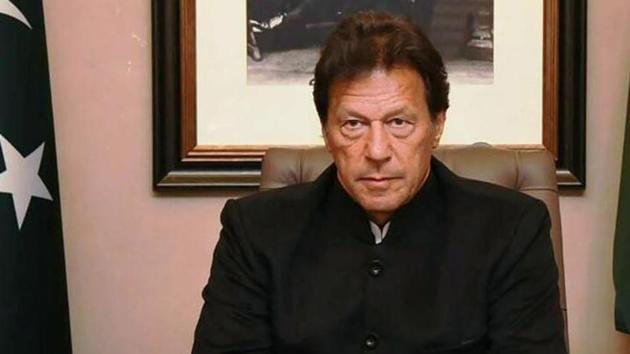 Pakistan Prime Minister Imran Khan on Wednesday called for de-escalation of tension with India in the aftermath of Pulwama terror attack.(PTI)