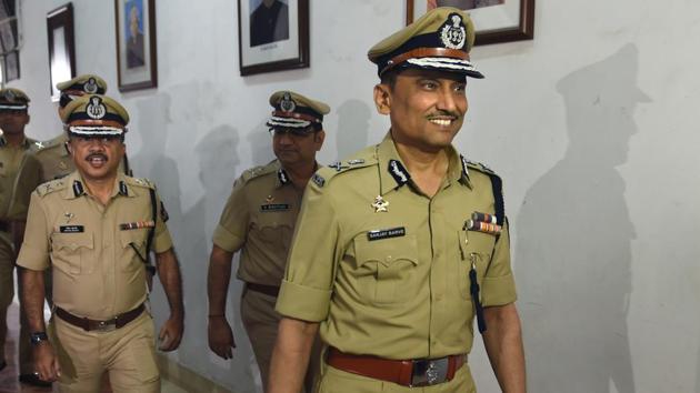 Newly appointed Mumbai police commissioner Sanjay Barve (R).(PTI Photo)