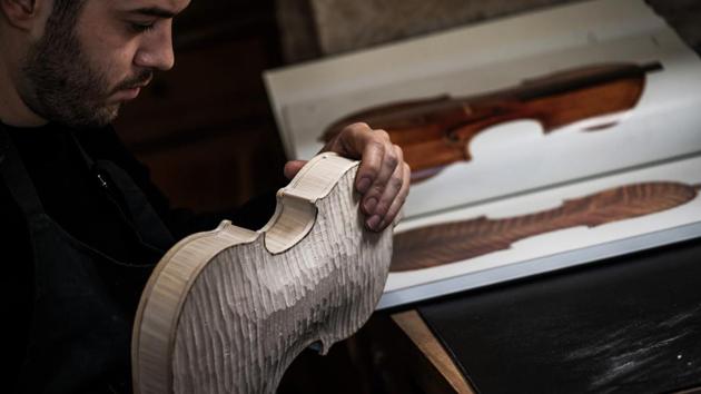 David Leonard Wiedmer in his workshop. Last year’s prizes were just the latest in a series of awards for his work, including a medal in 2015 for one of his violins at a competition in Cremona, the home of the Stradivarius. (Jeff Pachoud / AFP) David Leonard Wiedmer in his workshop. Last year’s prizes were just the latest in a series of awards for his work, including a medal in 2015 for one of his violins at a competition in Cremona, the home of the Stradivarius. (Jeff Pachoud / AFP)