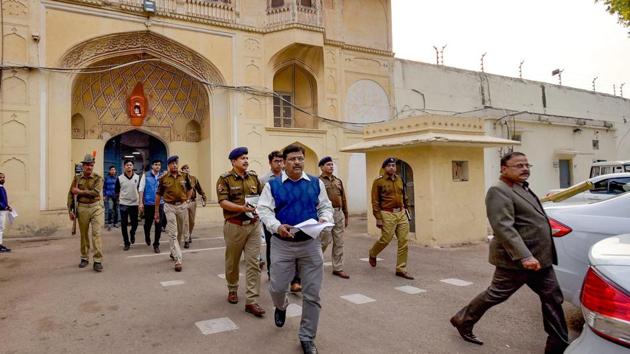 File photo of Rajasthan director general of prisons NRK Reddy leaving the Jaipur Central Jail where the Pakistani prisoner Shakir Ullah died.(PTI File)