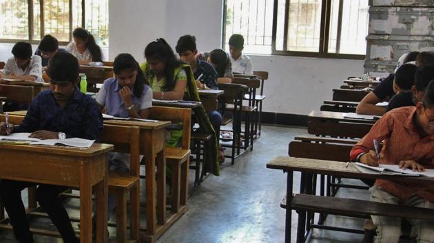 The state board decided to scrap 20 mark oral exams for languages and social sciences as a result of which students would now have to write 100 mark tests. (HT representative picture) The state board decided to scrap 20 mark oral exams for languages and social sciences as a result of which students would now have to write 100 mark tests. (HT representative picture)