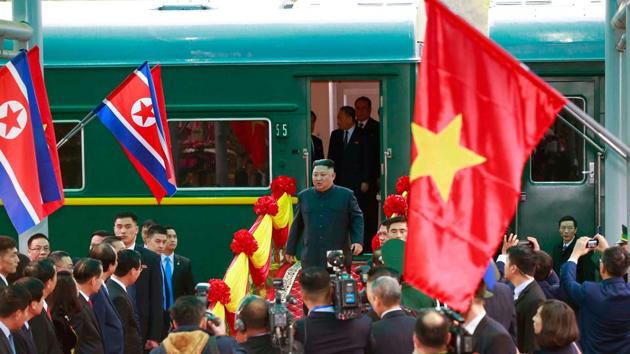 North Korean leader Kim Jong un (C) arrives at the Dong Dang railway station in Dong Dang, Lang Son province, on February 26, 2019. The North Korean leader crossed into the border from China by train. He got a red-carpet welcome with honour guard, military band and fluttering North Korean and Vietnamese flags. (Vitenam News Agency / AFP)