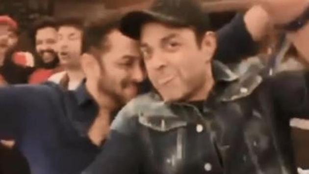 Salman Khan is in high spirits as he parties hard with Bobby Deol and ...
