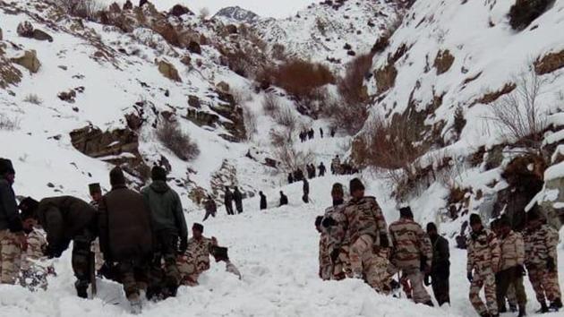 Five army personals have been missing after an avalanche hit their patrolling party near the Sino-India border in Himachal Pradesh on Feb 20.(HT File Photo)