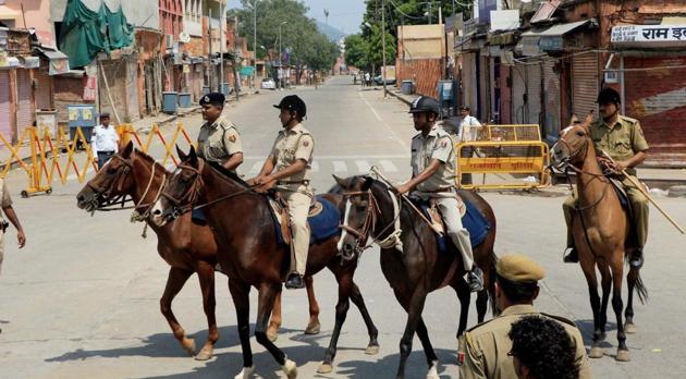 Maharashtra cabinet has approved a mounted police unit for Mumbai. The unit will contain 30 horses and is expected to become part of the police force in three months. (PTI File / Photo used for representational purpose) Maharashtra cabinet has approved a mounted police unit for Mumbai. The unit will contain 30 horses and is expected to become part of the police force in three months. (PTI File / Photo used for representational purpose)