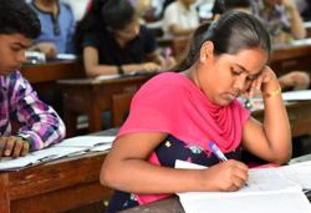 This year the number of students appearing for SSC exams has gone down by 49,478 as compared to 2018, where 17,50, 291 students from the state appeared for the examination.(HT representational photo) This year the number of students appearing for SSC exams has gone down by 49,478 as compared to 2018, where 17,50, 291 students from the state appeared for the examination.(HT representational photo)