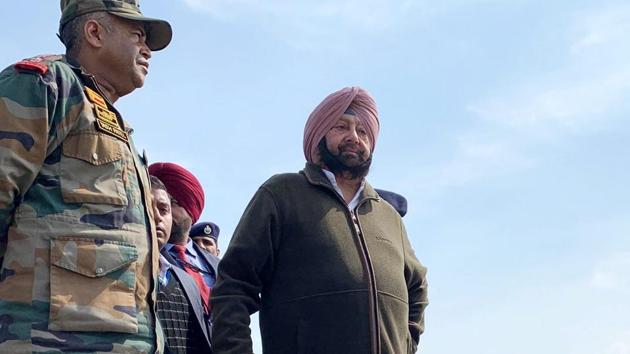 Punjab Chief Minister Captain Amarinder Singh vists first line of Defence, at Tarn Taran Border amid escalating tension between India and Pakistan, Thursday, Feb. 28, 2019.(PTI) Punjab Chief Minister Captain Amarinder Singh vists first line of Defence, at Tarn Taran Border amid escalating tension between India and Pakistan, Thursday, Feb. 28, 2019.(PTI)