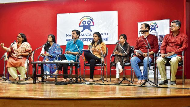 The play recitation of poet-writer Sandeep Mashoor’s ‘Safe Workplaces’ for raising awareness about sexual harassment of women at workplace organised by Nari Samata Manch at Deccan Gymkhana received a good public response.(HT/PHOTO)