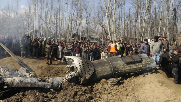 Villagers gather near the wreckage of an Indian Air Force helicopter after it crashed in Budgam area, outskirts of Srinagar, Jammu and Kashmir. (Waseem Andrabi / HT Photo) 