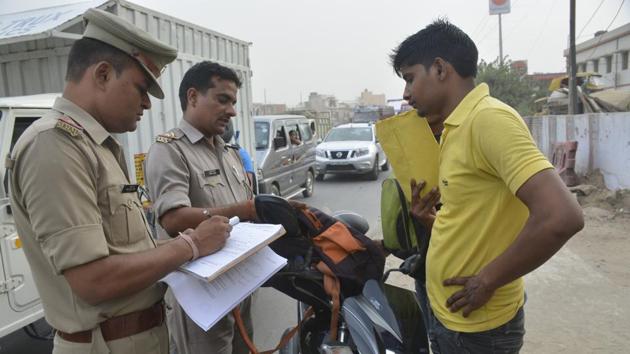 The traffic police have seen a 300% rise in traffic fine payments in the last six months, according to e-challan data.. (Photo Sakib Ali /Hindustan Times)(HT Photo)