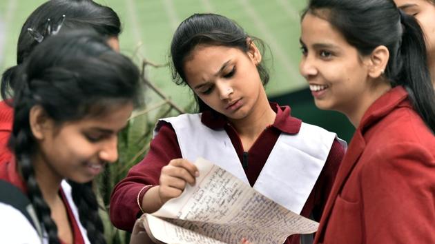 Students ahead of the Class 12 Central Board of Secondary Education (CBSE) English exam outside an examination centre in New Delhi. CBSE has begun conducting examinations for main subjects for Class 10 and 12 with Students of Class 12 will appear for English while Class 10 students sat for Information and communication technology. (Sonu Mehta / HT Photo) Students ahead of the Class 12 Central Board of Secondary Education (CBSE) English exam outside an examination centre in New Delhi. CBSE has begun conducting examinations for main subjects for Class 10 and 12 with Students of Class 12 will appear for English while Class 10 students sat for Information and communication technology. (Sonu Mehta / HT Photo)