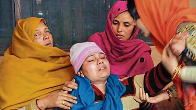Nitu, wife of CRPF personnel Vinod Kumar, who was killed on Friday, at his funeral. Sakib Ali /ht photo(HT Photo) Nitu, wife of CRPF personnel Vinod Kumar, who was killed on Friday, at his funeral. Sakib Ali /ht photo(HT Photo)