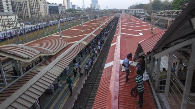 Finishing touches being gives to the Parel mini-terminus on Saturday. (Samson Tupdal/HT Photo) Finishing touches being gives to the Parel mini-terminus on Saturday. (Samson Tupdal/HT Photo)