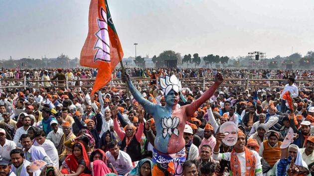 BJP supporters wave party flag during ‘Sankalp Rally’, at Gandhi Maidan in Patna.(PTI) BJP supporters wave party flag during ‘Sankalp Rally’, at Gandhi Maidan in Patna.(PTI)