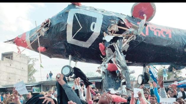 Congress workers held a protest ahead of Prime Minister’s rally in Amethi on Sunday, March 3, 2019.(HT Photo)