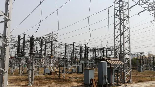 The Delhi government Monday formally inaugurated a 220-kilovolt (kV) power substation in Tughlakabad (Photo by Salman Ali )(HT Photo)