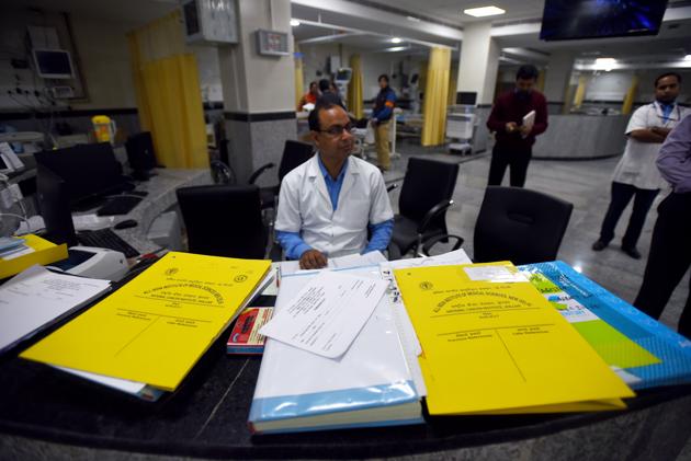 Staff seen at the NCI Jhajjar facility. Services will open in three phases, with the OPD (out-patient department), 250 beds, ICU (intensive care unit) and operation theatres (OTs) getting operational in phase 1, 500 beds in phase 2 by December 2019, and 710 beds by 2020, when the institute will be fully operational. (Amal KS / HT Photo) Staff seen at the NCI Jhajjar facility. Services will open in three phases, with the OPD (out-patient department), 250 beds, ICU (intensive care unit) and operation theatres (OTs) getting operational in phase 1, 500 beds in phase 2 by December 2019, and 710 beds by 2020, when the institute will be fully operational. (Amal KS / HT Photo)