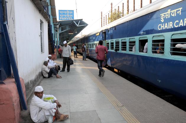 An outstation train at Panvel station.(HT Photo)