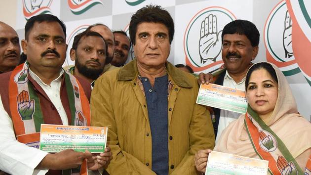 UPCC president Raj Babbar welcomed Jahan and her followers at a special function organised at the UPCC headquarters (Subhankar Chakraborty/HT PHOTO)