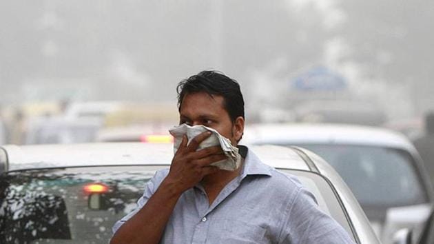 Smog levels spike during winter in Delhi, when air quality often eclipses the World Health Organization’s safe levels.(Mohd Zakir / HT File Photo) Smog levels spike during winter in Delhi, when air quality often eclipses the World Health Organization’s safe levels.(Mohd Zakir / HT File Photo)