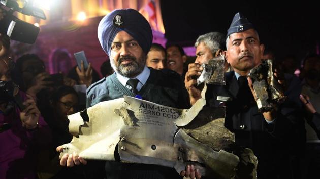 The Indian Air Force on Thursday displayed parts of an AMRAAM beyond visual range air-to-air missile as evidence to “conclusively” prove that Pakistan deployed US-manufactured F-16 fighter jets whereas Pakistan denied. (Vipin Kumar/HT PHOTO) The Indian Air Force on Thursday displayed parts of an AMRAAM beyond visual range air-to-air missile as evidence to “conclusively” prove that Pakistan deployed US-manufactured F-16 fighter jets whereas Pakistan denied. (Vipin Kumar/HT PHOTO)