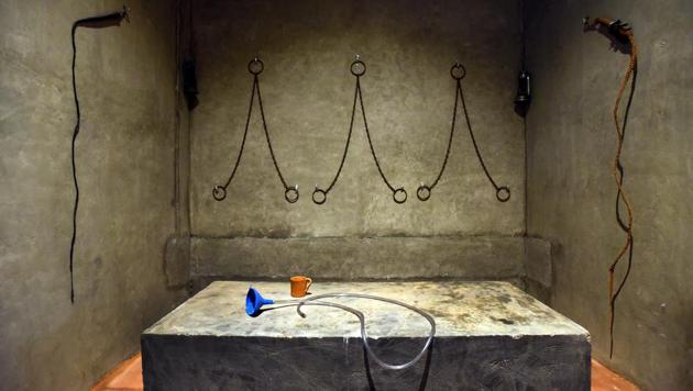 An installation recreating the arrangements used to break prisoners on hunger fasts, seen at the ‘Azaadi Ke Diwane’ gallery in the Red Fort in New Delhi. ‘Azadi Ke Diwane’, created by the Archaeological Survey of India (ASI) is a state-of-the-art, informative and educational exhibition, involving multisensory technologies. (Amal KS / HT Photo) An installation recreating the arrangements used to break prisoners on hunger fasts, seen at the ‘Azaadi Ke Diwane’ gallery in the Red Fort in New Delhi. ‘Azadi Ke Diwane’, created by the Archaeological Survey of India (ASI) is a state-of-the-art, informative and educational exhibition, involving multisensory technologies. (Amal KS / HT Photo)