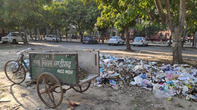 From 2nd rank in 2016 to 11th in 2017 and then from 3rd spot in 2018 to 20th now, the huge variation in Chandigarh’s performance in past four surveys exposed city’s resolve to improve waste management despite adverse observations from the National Green Tribunal and other monitoring bodies.(HT FIle)