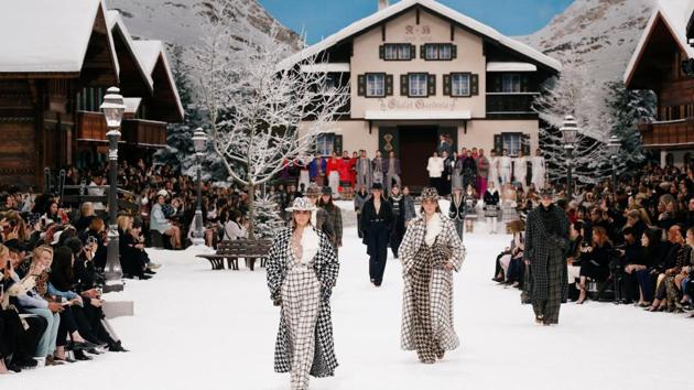 See pics from Karl Lagerfeld's final collection for Chanel at Paris Fashion  Week