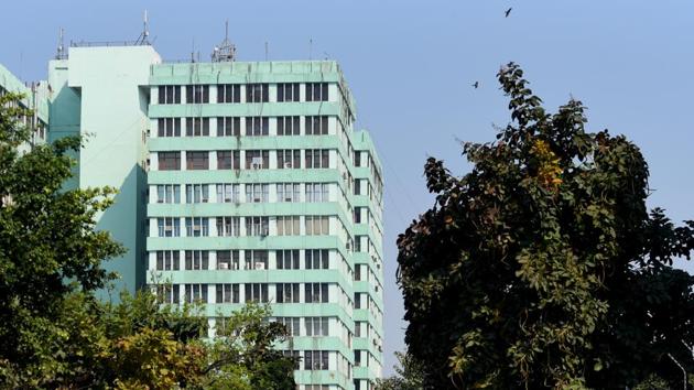 A CISF sub-inspector died in a fire which broke out on the fifth floor of Pandit Deendayal Antyodaya Bhawan at the CGO Complex in the national capital Wednesday morning. The fire department had rushed 24 fire engines to the spot to fight the blaze. The building houses several government offices and is located near Lodhi Road. (Amal KS / HT Photo) A CISF sub-inspector died in a fire which broke out on the fifth floor of Pandit Deendayal Antyodaya Bhawan at the CGO Complex in the national capital Wednesday morning. The fire department had rushed 24 fire engines to the spot to fight the blaze. The building houses several government offices and is located near Lodhi Road. (Amal KS / HT Photo)