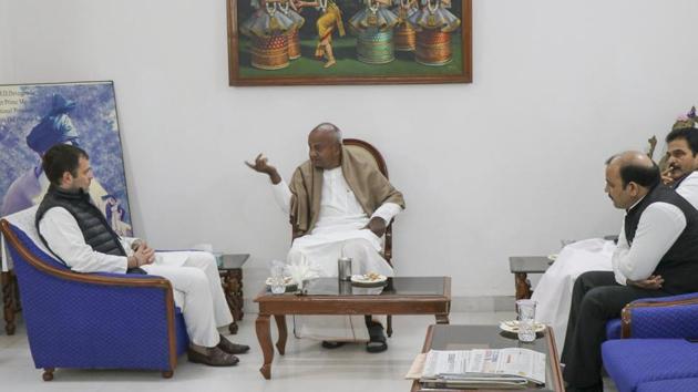 Congress president Rahul Gandhi meets former Prime Minister and Janata Dal (S) leader HD Deve Gowda at the latter's residence in New Delhi.(PTI) Congress president Rahul Gandhi meets former Prime Minister and Janata Dal (S) leader HD Deve Gowda at the latter's residence in New Delhi.(PTI)