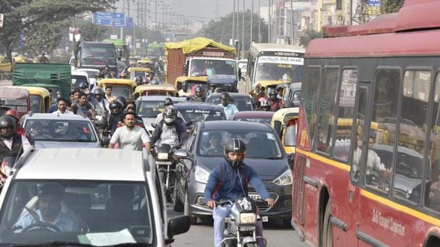 Although during such marches, police open traffic movement at regular intervals to avoid bunching, there are times when roads are closed for longer duration leading to spillover on nearby arterial roads.(Sonu Mehta/HT PHOTO)