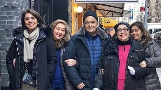 Rishi Kapoor poses with his family.