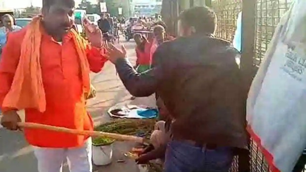 Four members of a little-known Hindu outfit were arrested on Thursday for allegedly beating up two Kashmiri street vendors in Lucknow on Wednesday even as some passerby tried to rescue them. (Screengrab) Four members of a little-known Hindu outfit were arrested on Thursday for allegedly beating up two Kashmiri street vendors in Lucknow on Wednesday even as some passerby tried to rescue them. (Screengrab)