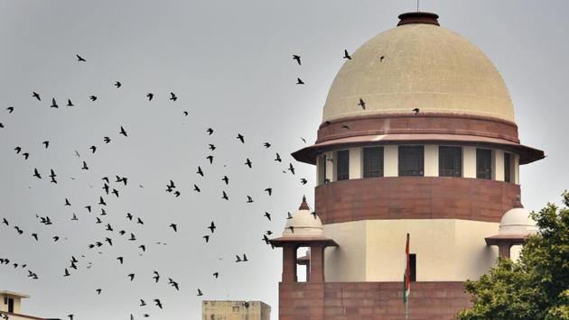 The Supreme Court on Thursday directed Attorney General KK Venugopal to submit within 10 days the date of meeting of the prime minister-led panel on the appointment of Lokpal and at the same time turned down advocate Prashant Bhushan’s plea to make public the names proposed by the search committee. Turning down Bhushan’s plea the bench led by Chief Justice Ranjan Gogoi said the matter should be left to the search committee. (Biplov Bhuyan / HT File) The Supreme Court on Thursday directed Attorney General KK Venugopal to submit within 10 days the date of meeting of the prime minister-led panel on the appointment of Lokpal and at the same time turned down advocate Prashant Bhushan’s plea to make public the names proposed by the search committee. Turning down Bhushan’s plea the bench led by Chief Justice Ranjan Gogoi said the matter should be left to the search committee. (Biplov Bhuyan / HT File)