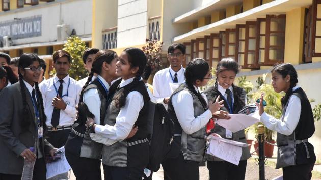 CBSE 2019 Question paper Analysis: The Class 10 students of Central Board of Secondary education who appeared for the maths paper on Thursday were satisfied with their performance.(Mujeeb Faruqui/HT Photo)