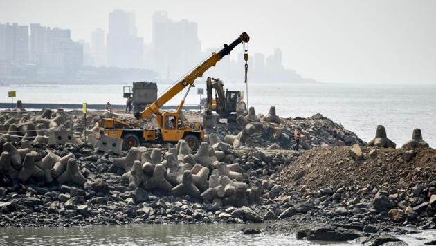 Work in full swing for Mumbai coastal road at Worli Seaface(HT Photo)